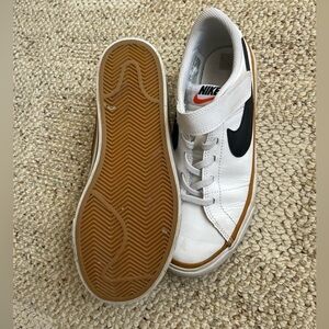 Youth Nike Court Legacy Size 3Y